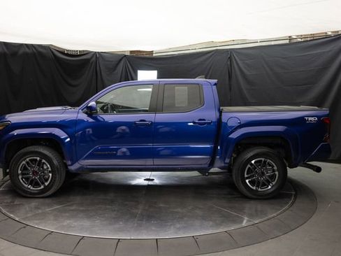 Used 2025 Toyota Tacoma TRD Sport AWD/4WD image 7
