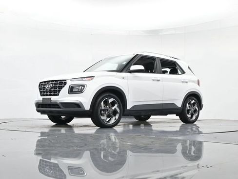 Used 2024 Hyundai Venue SEL FWD image 36