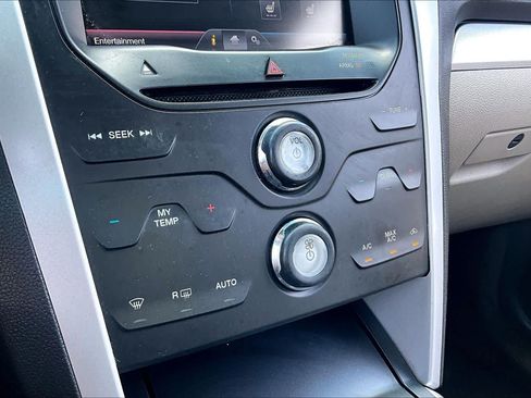 Used 2014 Ford Explorer XLT w/ Equipment Group 202A FWD image 30
