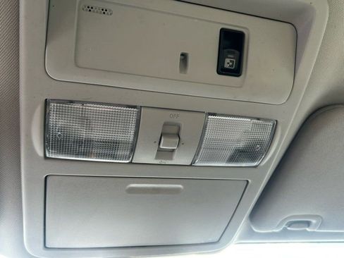 Used 2017 Nissan Titan SV AWD/4WD image 22