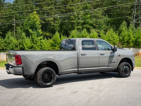 New 2026 RAM 3500 Laramie AWD/4WD image 18