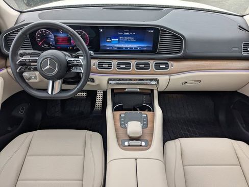 Used 2025 Mercedes-Benz GLS 450 4MATIC image 16