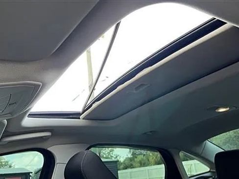 Used 2017 Ford Focus SEL FWD image 8