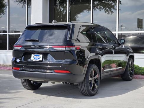 Certified 2023 Jeep Grand Cherokee Limited w/ Black Appearance Package image 7