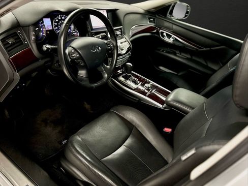 Used 2019 INFINITI Q70 L 3.7 AWD/4WD image 10