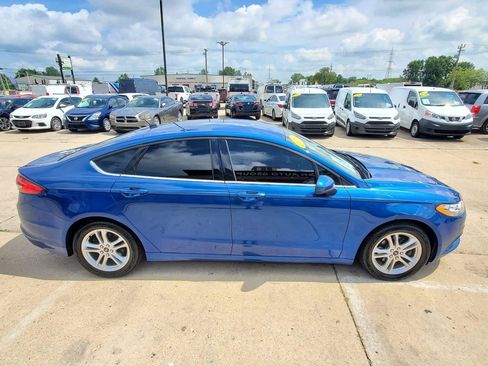 Used 2018 Ford Fusion SE FWD image 4