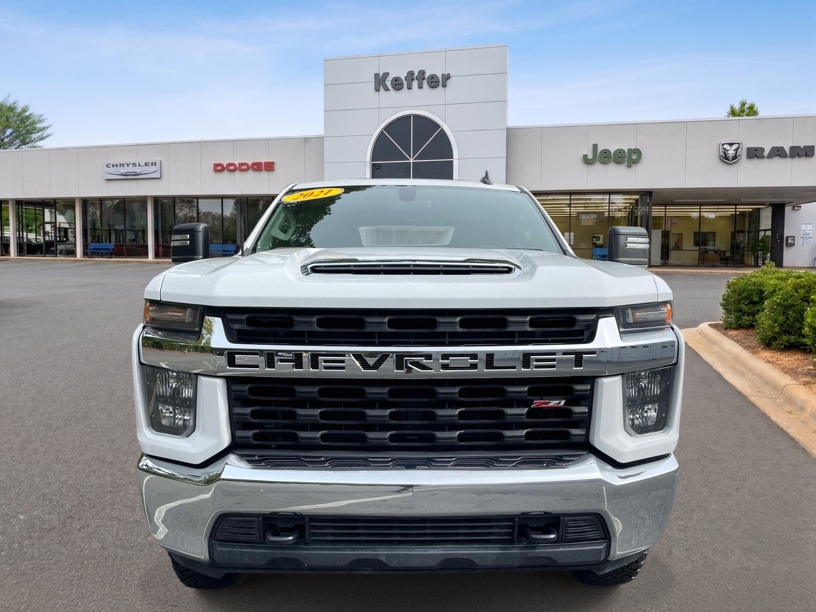 Used 2021 Chevrolet Silverado 2500 LT w/ Z71 Off-Road Package AWD/4WD image 2