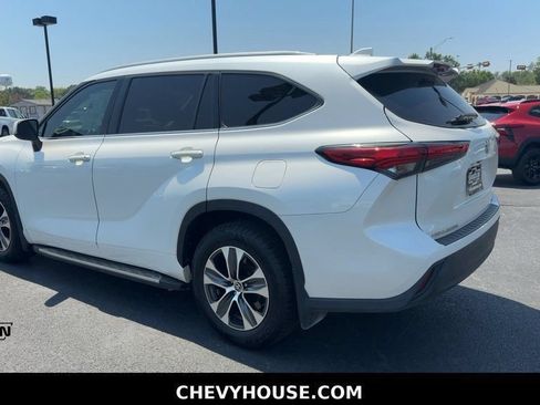 Used 2022 Toyota Highlander XLE FWD image 37