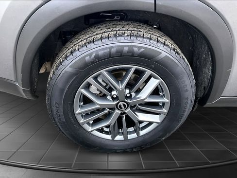 Used 2023 Nissan Rogue S image 35