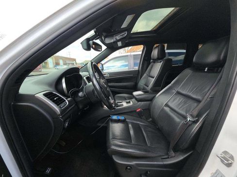 Used 2018 Jeep Grand Cherokee Limited image 3