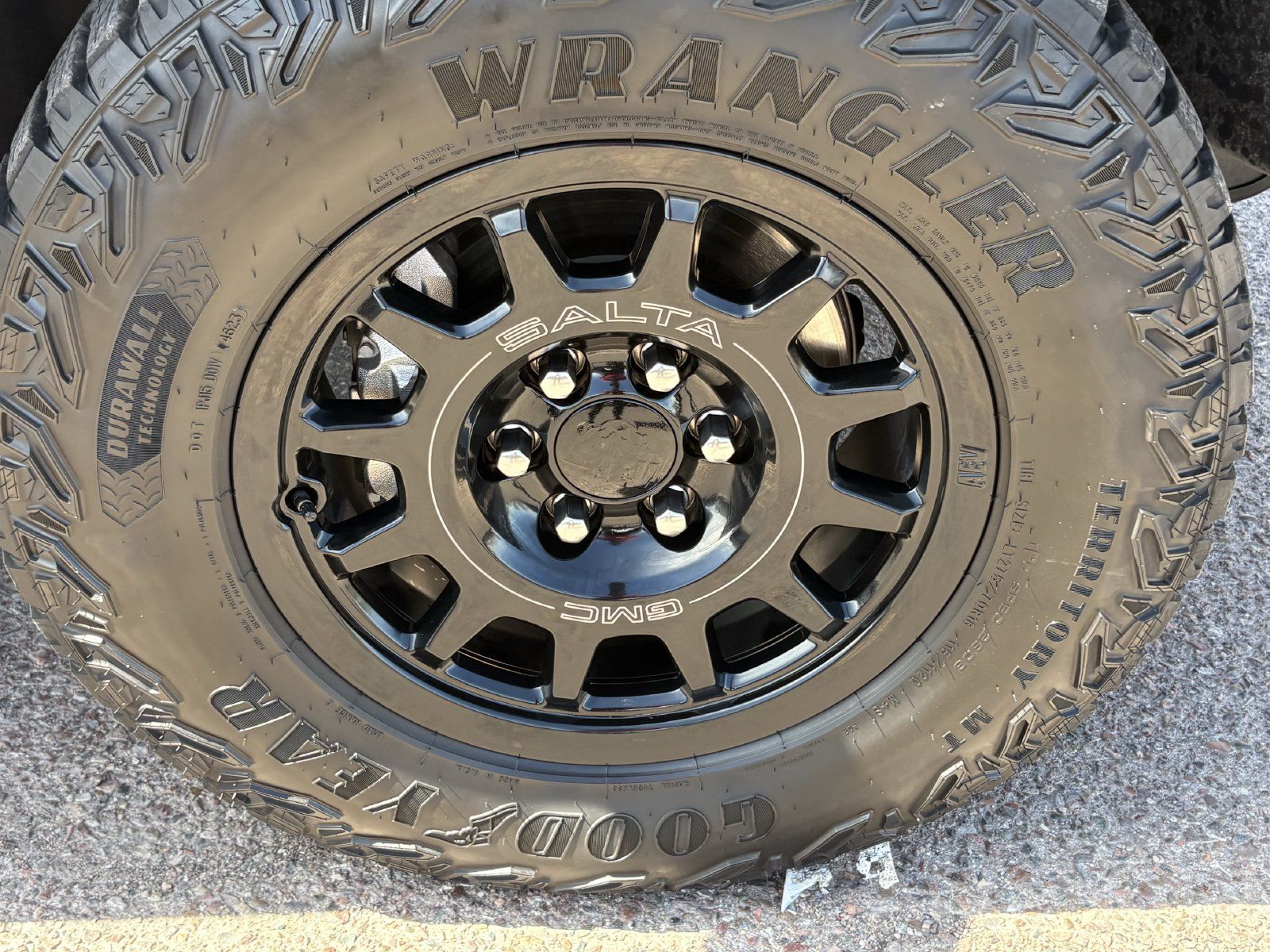 Used 2024 GMC Sierra 1500 AT4X w/ AT4X AEV Edition AWD/4WD image 11