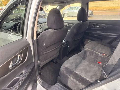 Used 2015 Nissan Rogue SV w/ SV Premium Package image 10