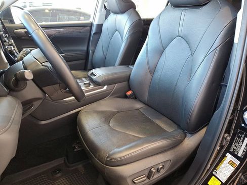 Used 2020 Toyota Highlander Limited image 14