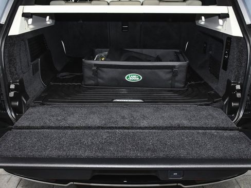 Used 2025 Land Rover Range Rover SE image 76