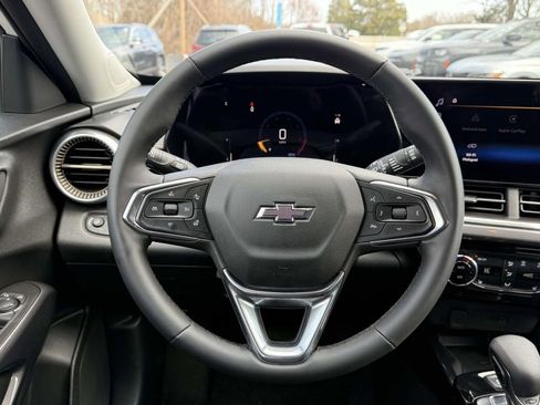 Used 2024 Chevrolet Trax ACTIV w/ Sunroof Package image 17