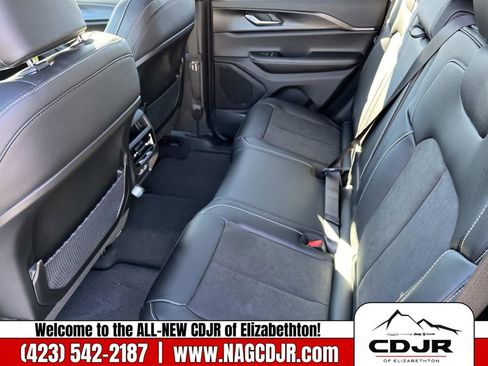 New 2025 Jeep Grand Cherokee Altitude image 18