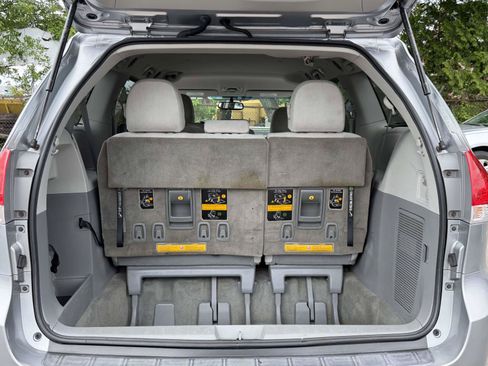 Used 2012 Toyota Sienna LE FWD image 6