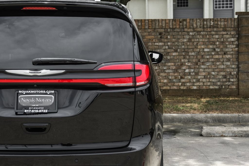 Used 2024 Chrysler Pacifica Touring-L FWD image 63