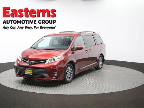 Used 2019 Toyota Sienna XLE FWD image 57