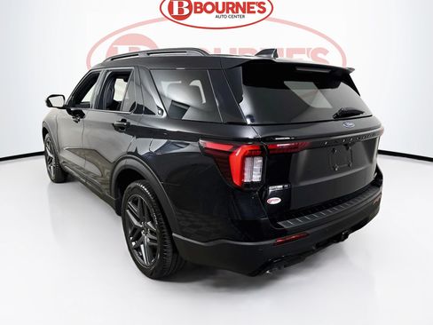 Used 2025 Ford Explorer ST-Line w/ ST-Line Street Pack AWD/4WD image 8