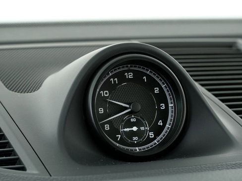 Certified 2025 Porsche Macan image 17