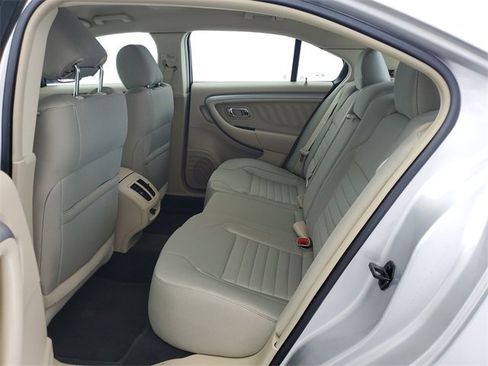 Used 2017 Ford Taurus SE image 13