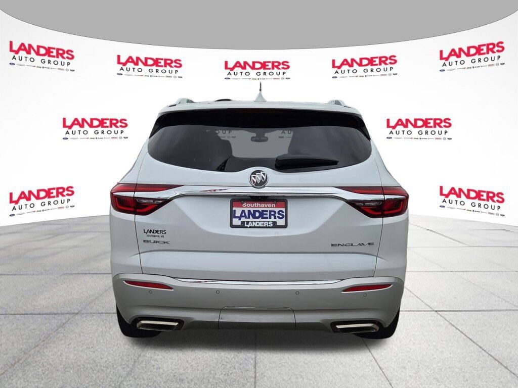 Used 2018 Buick Enclave Avenir w/ Avenir Technology Package FWD image 4