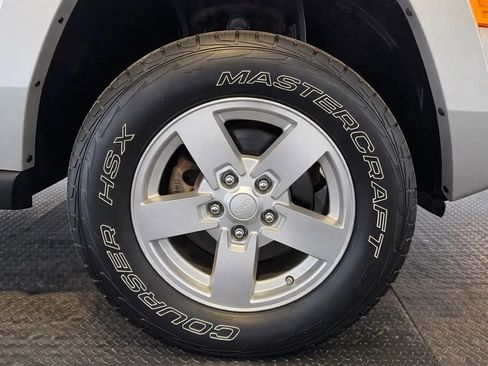 Used 2007 Jeep Commander Sport image 35