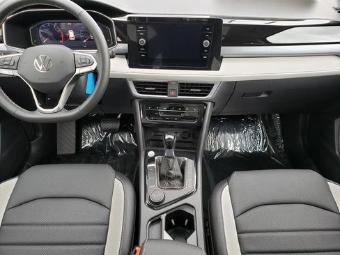 New 2026 Volkswagen Taos SEL AWD/4WD image 9