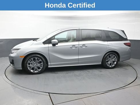 Used 2025 Honda Odyssey Touring image 2