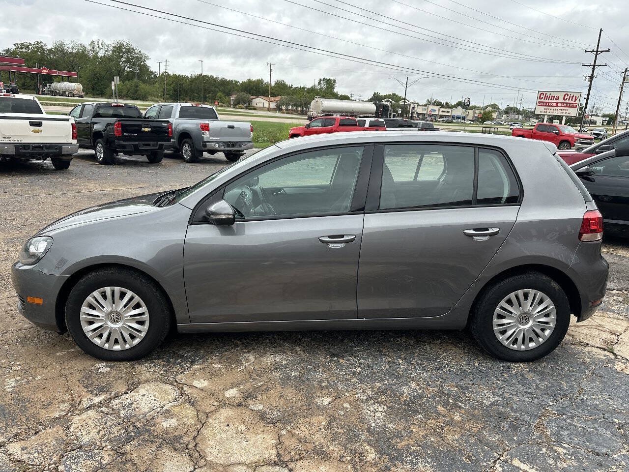 Used 2012 Volkswagen Golf 4-Door FWD image 5