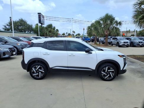Used 2026 Nissan Kicks SV FWD image 6