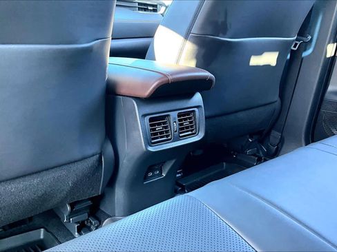 Used 2024 Toyota Venza Limited image 33