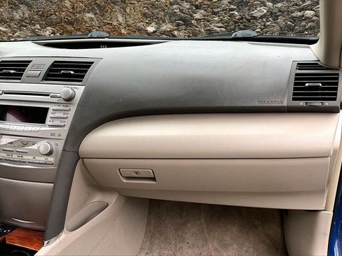 Used 2010 Toyota Camry XLE image 14