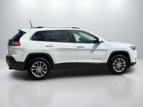 Used 2019 Jeep Cherokee Latitude Plus w/ Cold Weather Group AWD/4WD image 4