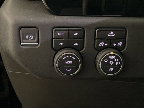Used 2024 Chevrolet Silverado 2500 LT AWD/4WD image 41