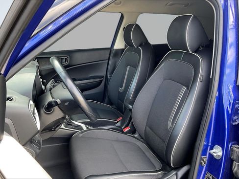 Used 2023 Hyundai Venue Limited FWD image 25