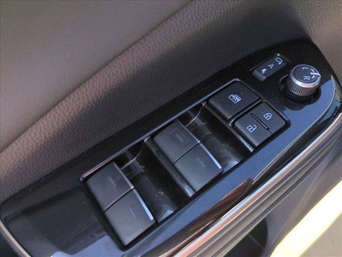 Certified 2026 Toyota Crown AWD/4WD image 12