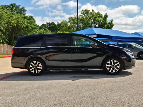 Used 2025 Honda Odyssey EX-L image 2