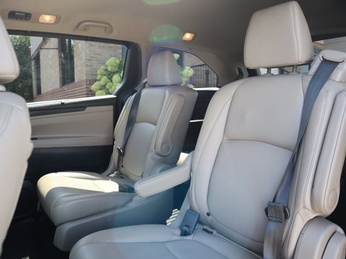 Used 2018 Honda Odyssey EX-L image 25