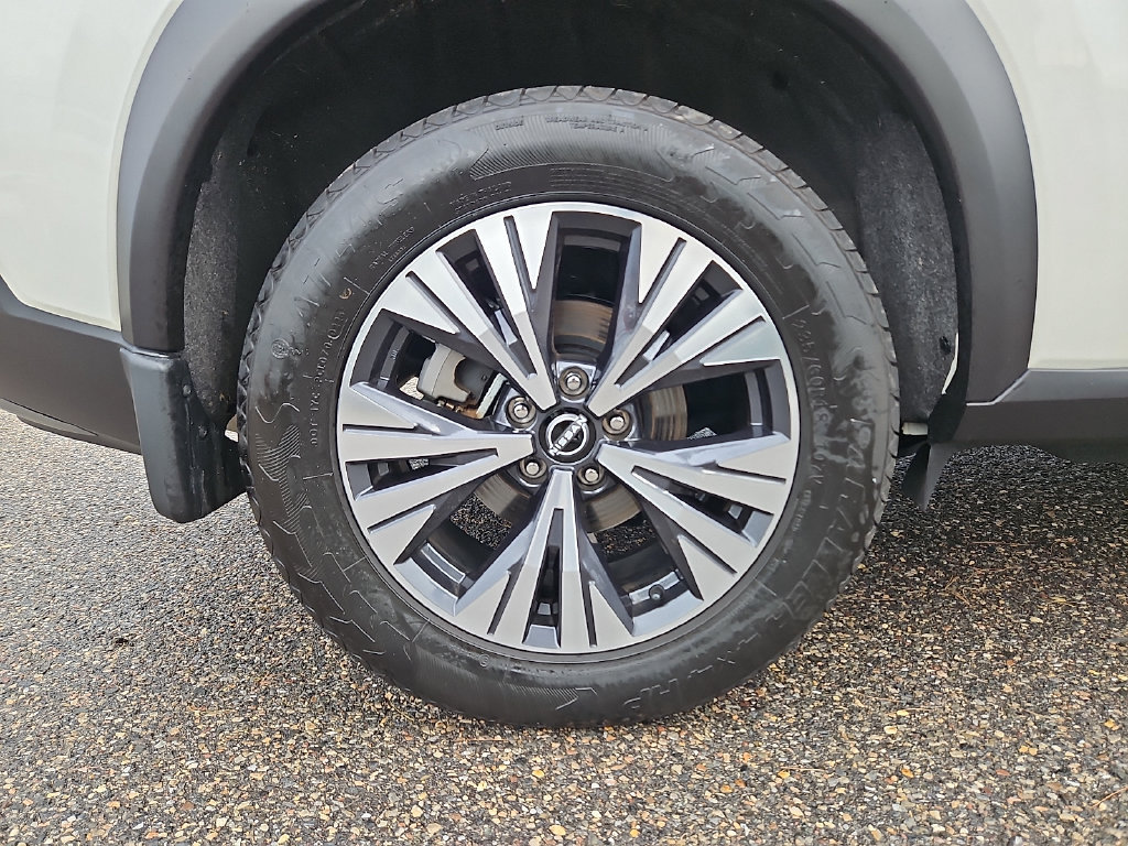 Used 2023 Nissan Rogue SV AWD/4WD image 10