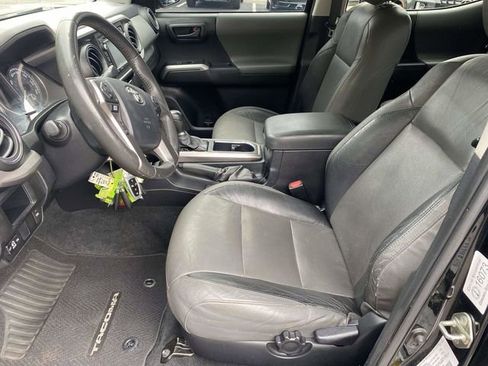 Used 2017 Toyota Tacoma SR5 w/ Tow Package image 16