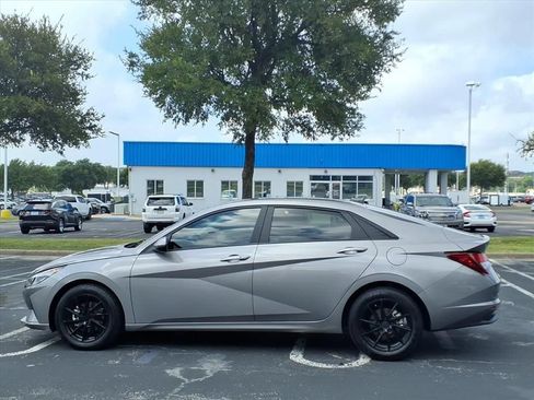 Used 2023 Hyundai Elantra SEL w/ Cargo Package FWD image 10