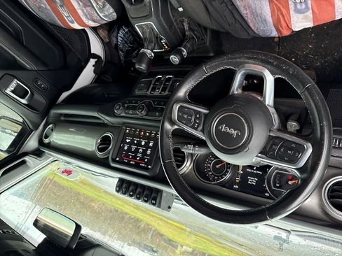 Used 2021 Jeep Gladiator Overland image 16
