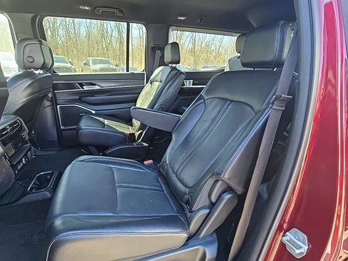 Used 2024 Jeep Wagoneer Series II image 15