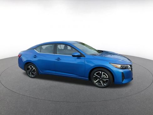 Used 2025 Nissan Sentra SV image 2