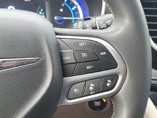 Used 2024 Chrysler Pacifica Limited FWD image 23