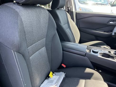 Used 2025 Nissan Rogue SV AWD/4WD image 23