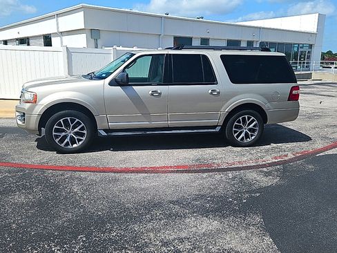 Used 2017 Ford Expedition EL XLT w/ Equipment Group 202A RWD image 3