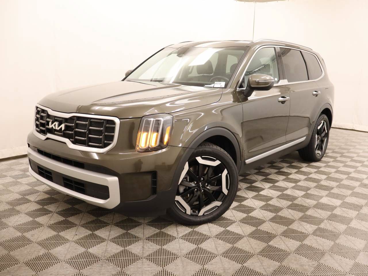 Used 2025 Kia Telluride S AWD/4WD image 1